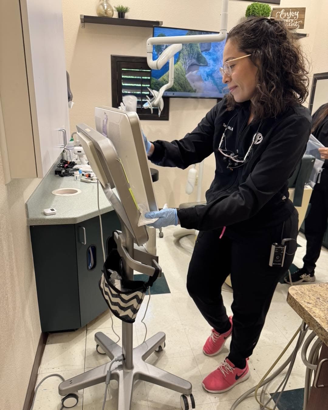 A Mountain View Smiles team member using a digital scanner